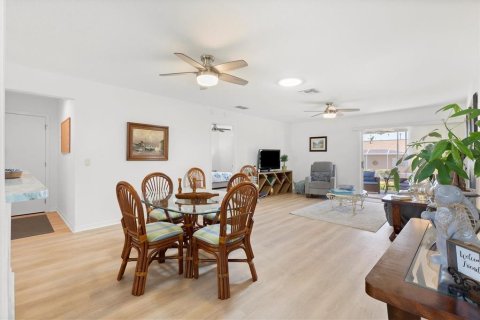 Casa en alquiler en The Villages, Florida, 3 dormitorios, 117.52 m2 № 1870619 - foto 4
