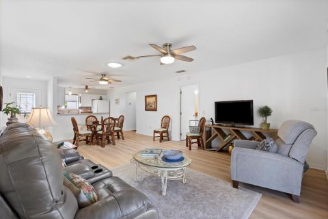 Casa en alquiler en The Villages, Florida, 3 dormitorios, 117.52 m2 № 1870619 - foto 19