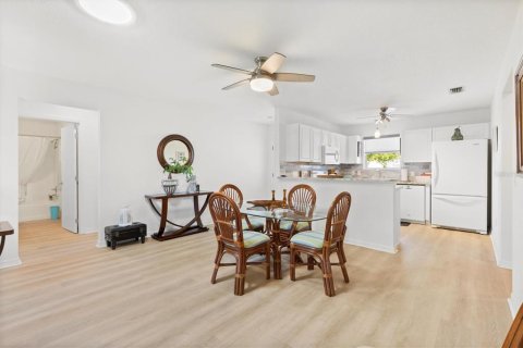 Casa en alquiler en The Villages, Florida, 3 dormitorios, 117.52 m2 № 1870619 - foto 6