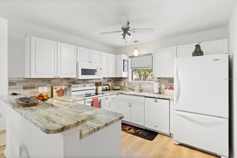 Casa en alquiler en The Villages, Florida, 3 dormitorios, 117.52 m2 № 1870619 - foto 9