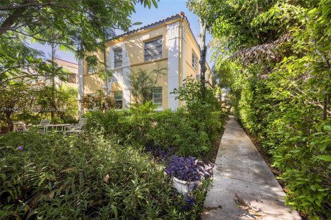 Купить кондоминиум в Майами-Бич, Флорида 1 спальня, 72.46м2, № 2035658 - фото 2