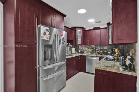 House in Miami, Florida 4 bedrooms, 198.35 sq.m. № 2066126 - photo 8