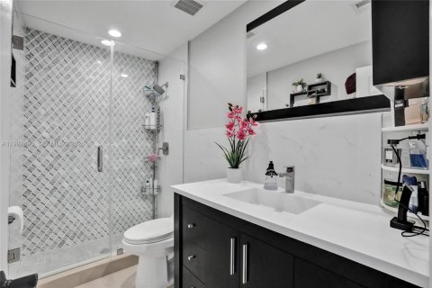 House in Miami, Florida 4 bedrooms, 198.35 sq.m. № 2066126 - photo 25