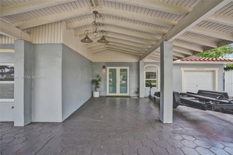 House in Miami, Florida 4 bedrooms, 198.35 sq.m. № 2066126 - photo 5