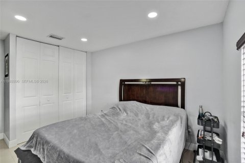 House in Miami, Florida 4 bedrooms, 198.35 sq.m. № 2066126 - photo 29