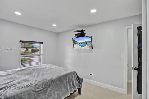 House in Miami, Florida 4 bedrooms, 198.35 sq.m. № 2066126 - photo 28