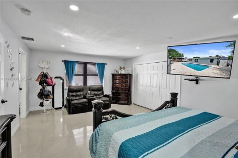 House in Miami, Florida 4 bedrooms, 198.35 sq.m. № 2066126 - photo 19