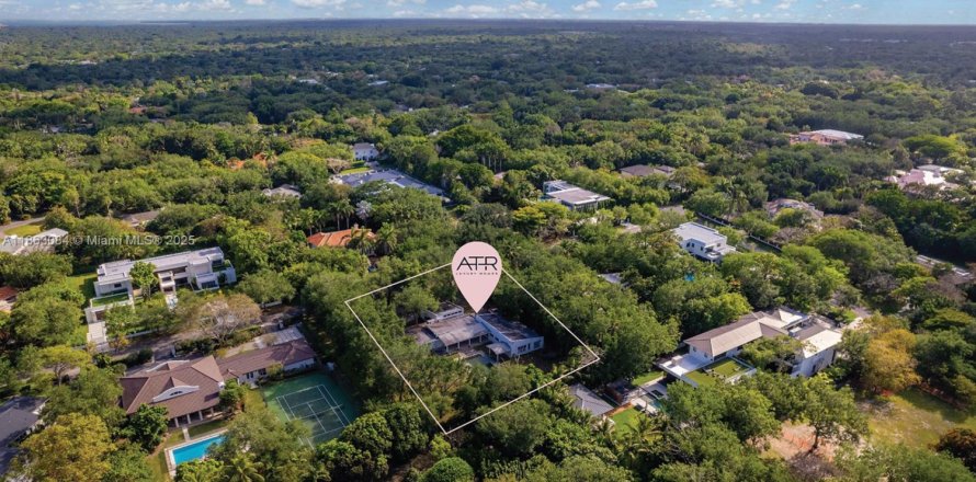 Terreno en Pinecrest, Florida № 1890501