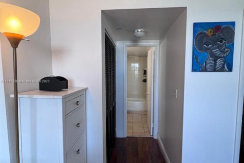 Снять в аренду квартиру в Норт-Майами, Флорида 1 спальня, 72.65м2, № 1972279 - фото 3