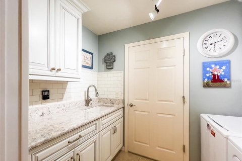 House in The Villages, Florida 3 bedrooms, 195.75 sq.m. № 1884199 - photo 25