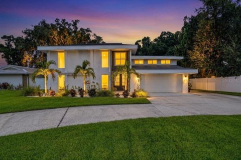 Villa ou maison à Saint Petersburg, Floride 3 chambres, 292.64 m2 № 2410348