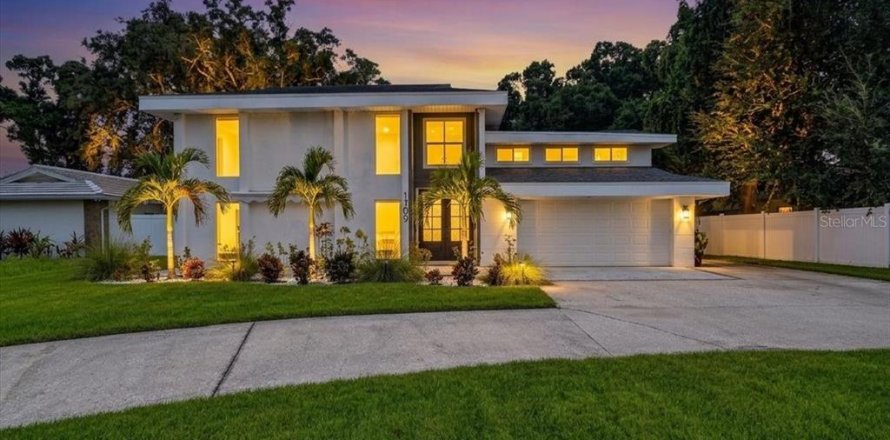Villa ou maison à Saint Petersburg, Floride 3 chambres, 292.64 m2 № 2410348