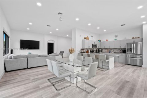 Villa ou maison à vendre à Homestead, Floride: 3 chambres, 175.12 m2 № 1999267 - photo 11