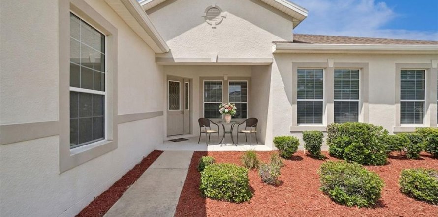 House in Leesburg, Florida 3 bedrooms, 238.85 sq.m. № 2114502