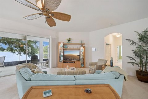 House in Leesburg, Florida 3 bedrooms, 238.85 sq.m. № 2114502 - photo 10