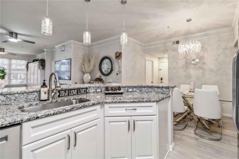 Condo in Sarasota, Florida, 2 bedrooms  № 1732192 - photo 10