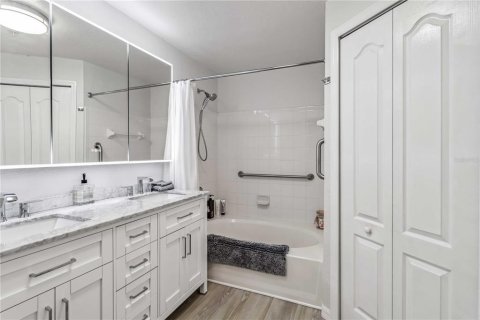 Condo in Sarasota, Florida, 2 bedrooms  № 1732192 - photo 25