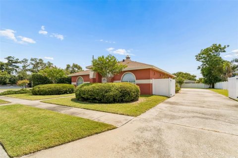 Casa en venta en Seminole, Florida, 4 dormitorios, 214.05 m2 № 2134345 - foto 4