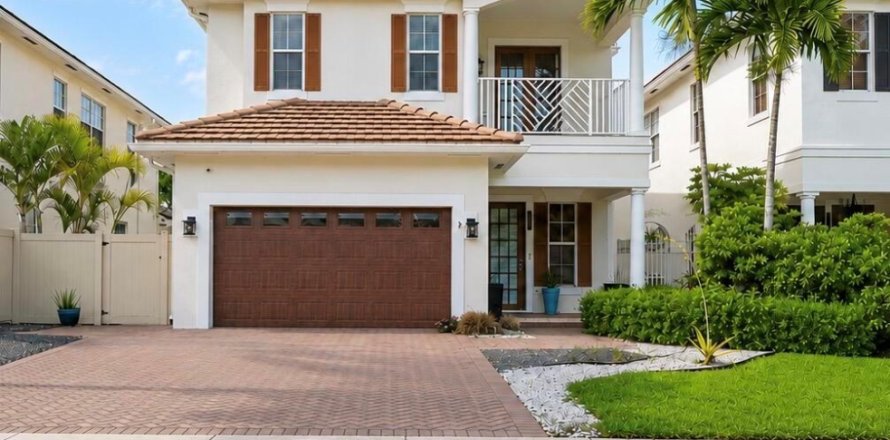 House in Fort Lauderdale, Florida 3 bedrooms, 231.98 sq.m. № 2172172