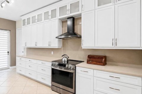 House in Fort Lauderdale, Florida 3 bedrooms, 231.98 sq.m. № 2172172 - photo 12