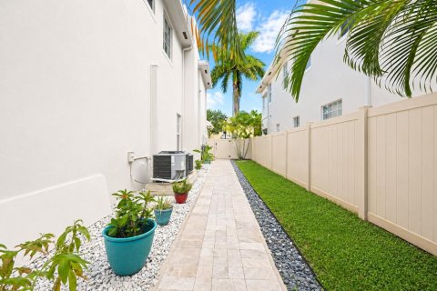 House in Fort Lauderdale, Florida 3 bedrooms, 231.98 sq.m. № 2172172 - photo 29