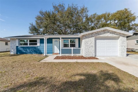 Villa ou maison à Holiday, Floride 2 chambres, 107.86 m2 № 2092917