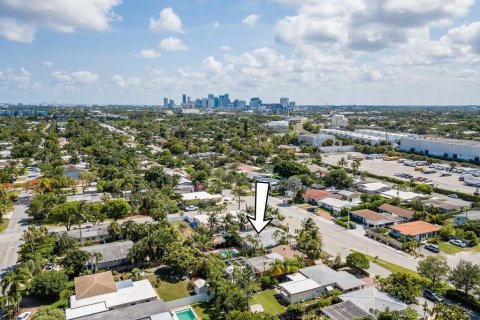 House in Fort Lauderdale, Florida 3 bedrooms, 144 sq.m. № 750693 - photo 1