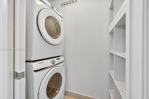 Купить кондоминиум в Майами, Флорида 4 комнаты, 107.95м2, № 1955816 - фото 9