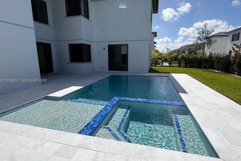 Villa ou maison à vendre à Miami, Floride: 6 chambres, 408.77 m2 № 2046188 - photo 4