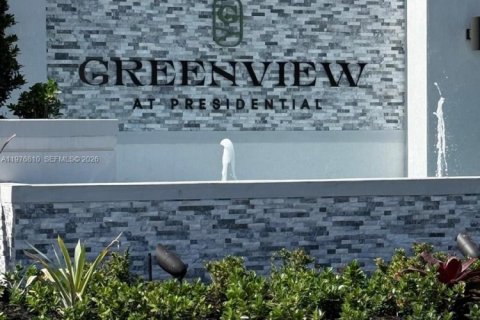 Villa ou maison à vendre à Miami, Floride: 6 chambres, 408.77 m2 № 2046188 - photo 1