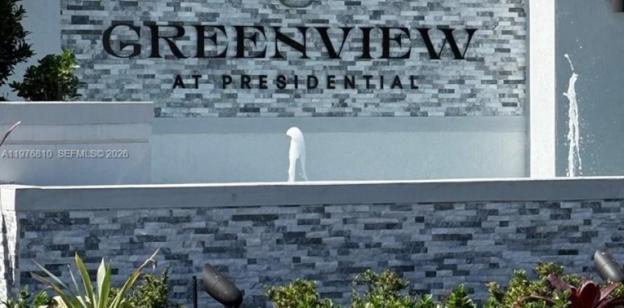 Villa ou maison à Miami, Floride 6 chambres, 408.77 m2 № 2046188