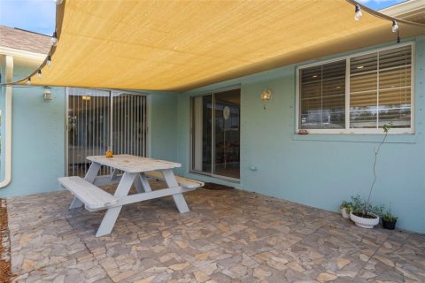 House in Port Charlotte, Florida 4 bedrooms, 128.39 sq.m. № 1546306 - photo 25