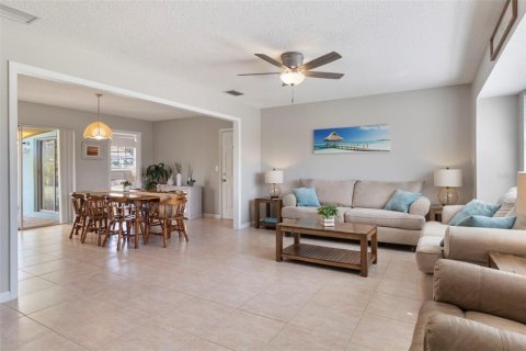 House in Port Charlotte, Florida 4 bedrooms, 128.39 sq.m. № 1546306 - photo 3