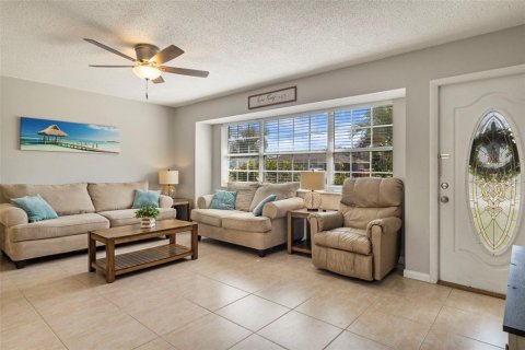 House in Port Charlotte, Florida 4 bedrooms, 128.39 sq.m. № 1546306 - photo 4
