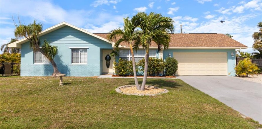House in Port Charlotte, Florida 4 bedrooms, 128.39 sq.m. № 1546306