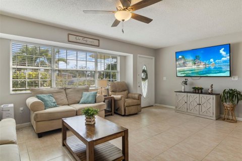 House in Port Charlotte, Florida 4 bedrooms, 128.39 sq.m. № 1546306 - photo 5