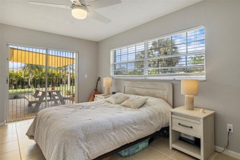 House in Port Charlotte, Florida 4 bedrooms, 128.39 sq.m. № 1546306 - photo 14