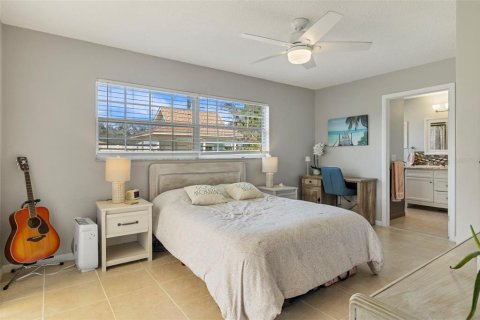 House in Port Charlotte, Florida 4 bedrooms, 128.39 sq.m. № 1546306 - photo 12