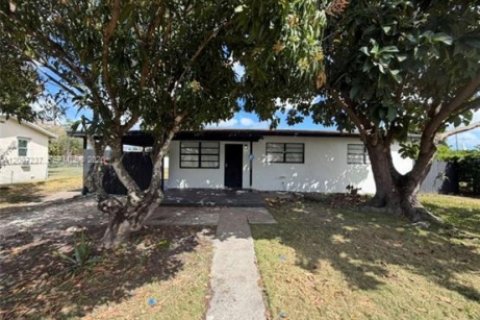 House in Miami, Florida 3 bedrooms, 86.96 sq.m. № 2090892