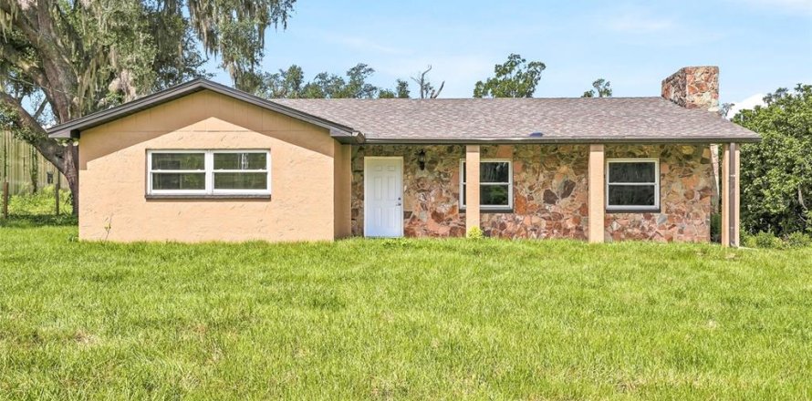 Commercial property in Dade City, Florida 220.18 sq.m. № 2379322