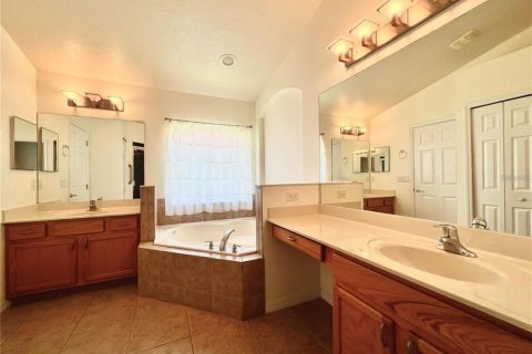 Casa en alquiler en Orlando, Florida, 3 dormitorios, 163.42 m2 № 1881147 - foto 12