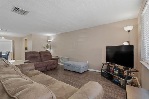 Villa ou maison à vendre à Port Richey, Floride: 2 chambres, 124.86 m2 № 2395903 - photo 8