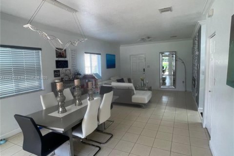 House in Homestead, Florida 5 bedrooms, 201.6 sq.m. № 1972141 - photo 2