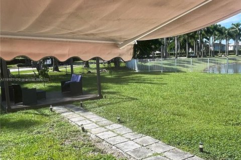 House in Homestead, Florida 5 bedrooms, 201.6 sq.m. № 1972141 - photo 23