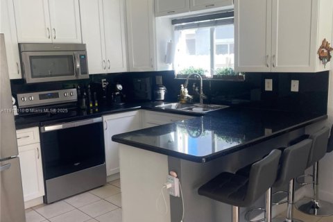 House in Homestead, Florida 5 bedrooms, 201.6 sq.m. № 1972141 - photo 9