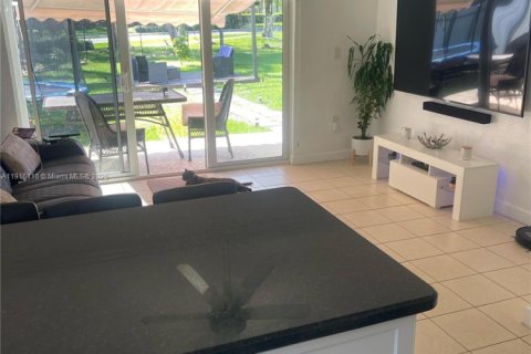 House in Homestead, Florida 5 bedrooms, 201.6 sq.m. № 1972141 - photo 14