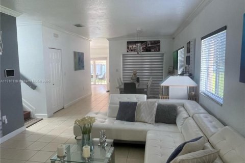 House in Homestead, Florida 5 bedrooms, 201.6 sq.m. № 1972141 - photo 4