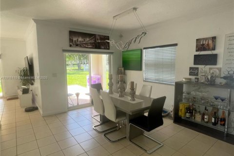 House in Homestead, Florida 5 bedrooms, 201.6 sq.m. № 1972141 - photo 7
