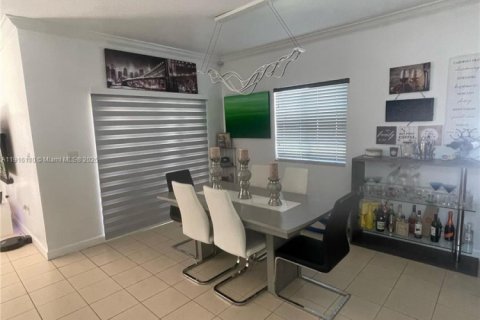 House in Homestead, Florida 5 bedrooms, 201.6 sq.m. № 1972141 - photo 3