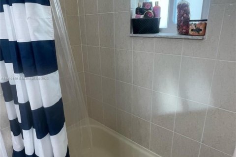 House in Homestead, Florida 5 bedrooms, 201.6 sq.m. № 1972141 - photo 20